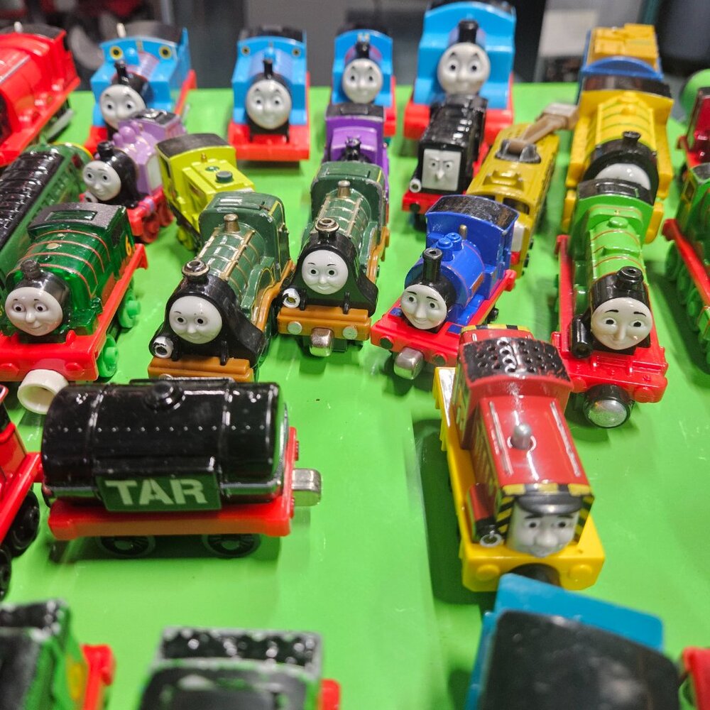 HUGE LOT of 77 Thomas and Friends Trains - Picture 8 of 16